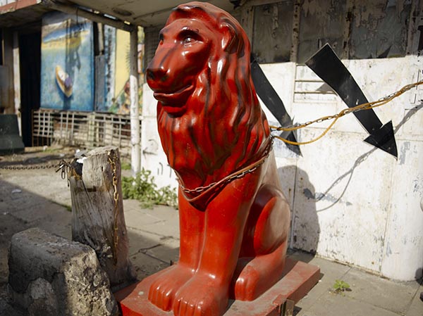 Statue of lion outside a car park, Tel Aviv